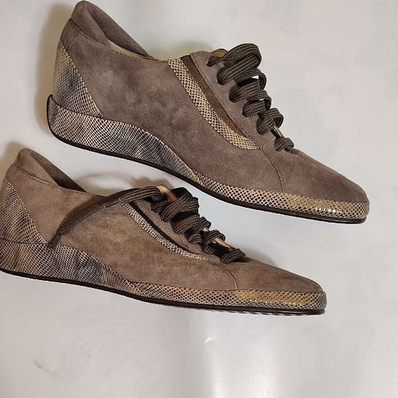 Ladies Brown Suede Shoes - Picture 3 of 5